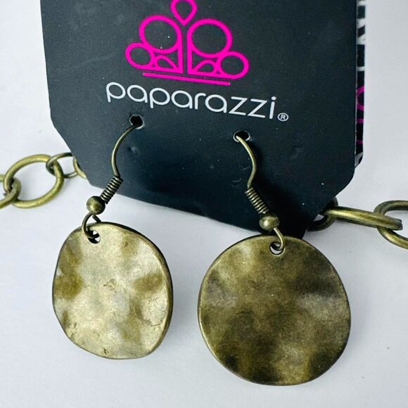 Paparazzi Hammered Metal Disc Statement Necklace Set • Antique Brass & Gold Tone - Picture 3 of 4